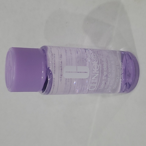 Clinique Take The Day Away Makeup Remover Travel Size 1.7 oz - Picture 2 of 2